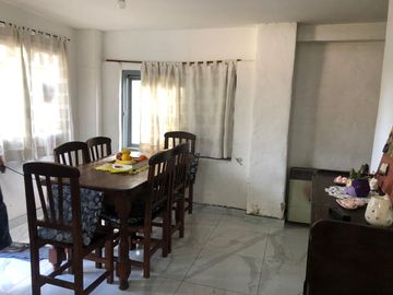 Casa de 5 ambientes en  Venta Tortuguitas con Pileta con cochera p/ 3 autos
