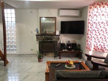 Casa de 5 ambientes en  Venta Tortuguitas con Pileta con cochera p/ 3 autos