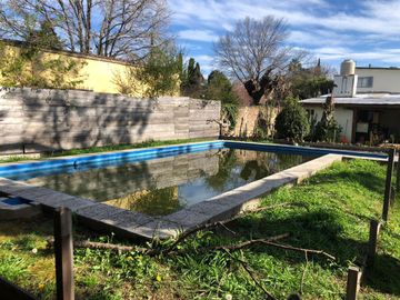 Casa de 5 ambientes en  Venta Tortuguitas con Pileta con cochera p/ 3 autos