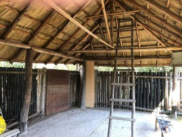 Casa de 5 ambientes en  Venta Tortuguitas con Pileta con cochera p/ 3 autos