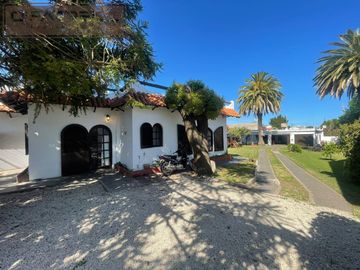 Casa / Chalet Av. 40 entre 27 y 29 - Miramar