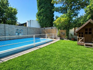 Casa en venta de 3 dormitorios con pileta y quincho