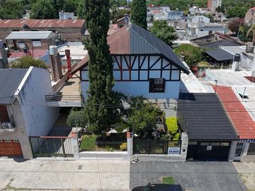 Casa en venta de 3 dormitorios con pileta y quincho