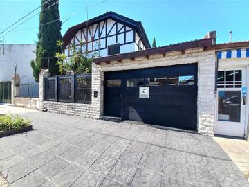 Casa en venta de 3 dormitorios con pileta y quincho
