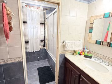 Casa en venta de 3 dormitorios con pileta y quincho
