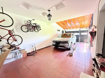 Casa en venta de 3 dormitorios con pileta y quincho
