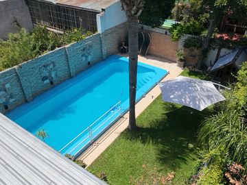Casa en venta de 3 dormitorios con pileta y quincho