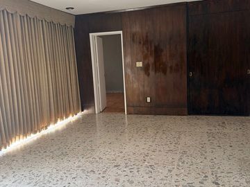 Casa en jardines de Querétaro puede ser oficina puerta cerrada