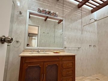 Casa en jardines de Querétaro puede ser oficina puerta cerrada