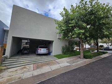 Casa en venta en club de golf $16.85MDP