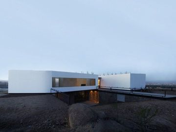 Vive Frente Al Hoyo 1: Casa de 901 m² con Conexión Al Campo de Golf