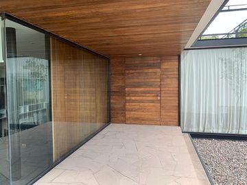 Vive Frente Al Hoyo 1: Casa de 901 m² con Conexión Al Campo de Golf