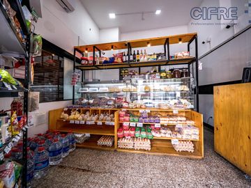 Local a la venta en esquina Nazca y Albarellos - Opción financiamiento.