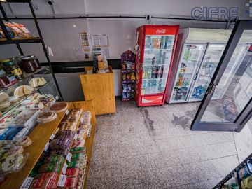 Local a la venta en esquina Nazca y Albarellos - Opción financiamiento.
