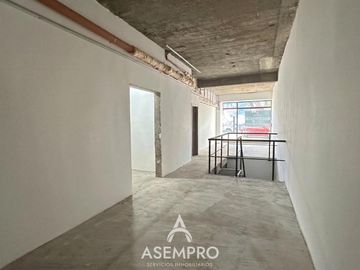 OPORTUNIDAD!! LOCAL EN COGHLAN A 1.800 EL M2 - A ESTRENAR!