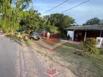 CASA EN VENTA EN SIQUIMAN DE 2 DORMITORIOS SOBRE RUTA 38 APTO COMERCIO REF: 2180