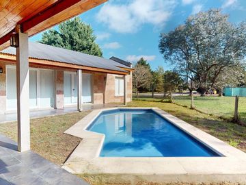 Casa en venta en Altos de Brandsen