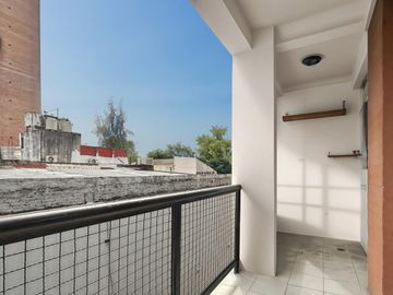 Departamento con cochera y baulera
