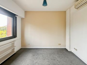 Departamento con cochera y baulera