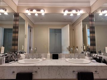 Ayres del Pilar | Venta | Retasada - Interesante casa de 4 dorm con ascensor y dependencia