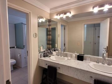 Ayres del Pilar | Venta | Retasada - Interesante casa de 4 dorm con ascensor y dependencia