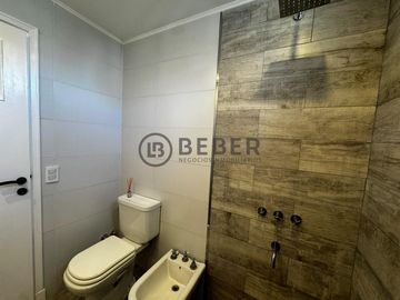 En venta dos ambientes con dependencia de servicio, Plaza Colon