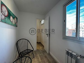 En venta dos ambientes con dependencia de servicio, Plaza Colon