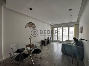 En venta dos ambientes con dependencia de servicio, Plaza Colon