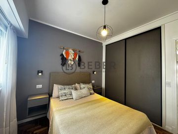 En venta dos ambientes con dependencia de servicio, Plaza Colon