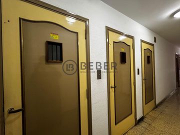 En venta dos ambientes con dependencia de servicio, Plaza Colon