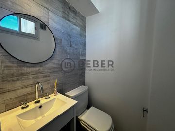En venta dos ambientes con dependencia de servicio, Plaza Colon