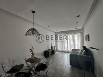 En venta dos ambientes con dependencia de servicio, Plaza Colon