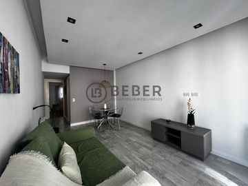 En venta dos ambientes con dependencia de servicio, Plaza Colon