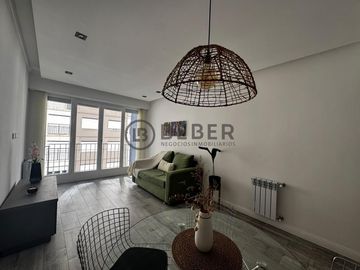 En venta dos ambientes con dependencia de servicio, Plaza Colon