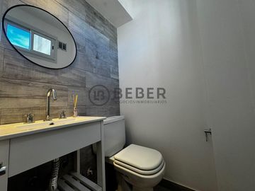 En venta dos ambientes con dependencia de servicio, Plaza Colon