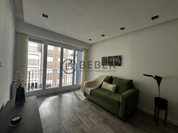 En venta dos ambientes con dependencia de servicio, Plaza Colon