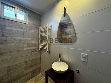 En venta dos ambientes con dependencia de servicio, Plaza Colon