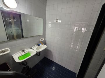 Alquilamos Oficina en zona Tribunales con mas de 150 m2