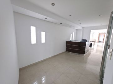 Alquilamos Oficina en zona Tribunales con mas de 150 m2