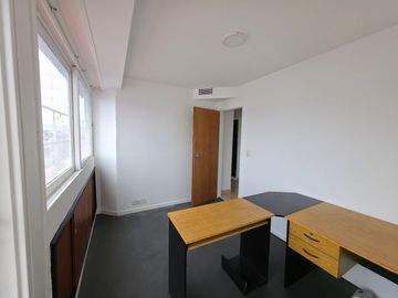 Alquilamos Oficina en zona Tribunales con mas de 150 m2