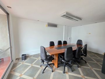 Alquilamos Oficina en zona Tribunales con mas de 150 m2