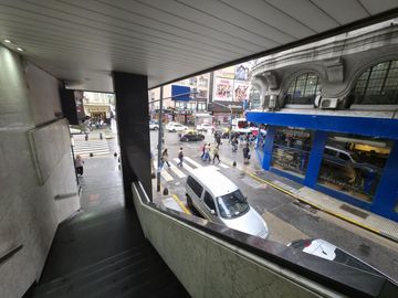 Alquilamos Oficina en zona Tribunales con mas de 150 m2