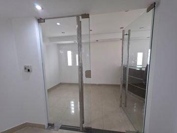 Alquilamos Oficina en zona Tribunales con mas de 150 m2