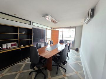 Alquilamos Oficina en zona Tribunales con mas de 150 m2