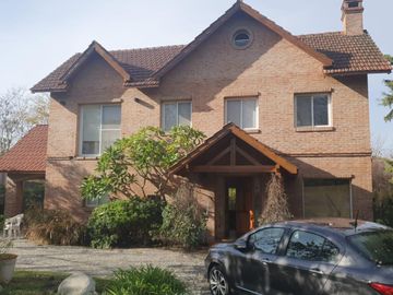 Casa en  Barrio privado