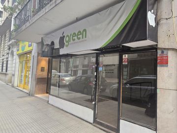 Local sin restricciones con amplia vidriera