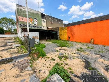 GRAN PARCELA DE 2500M2 CON SALIDA A DOS CALLES