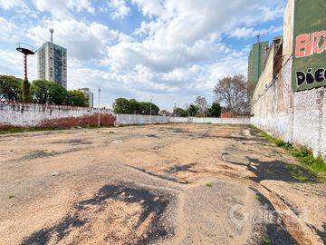 GRAN PARCELA DE 2500M2 CON SALIDA A DOS CALLES