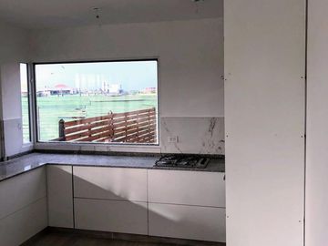 Casa a estrenar en área 8 con vista a la laguna San Sebastián