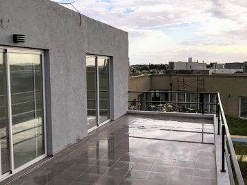 Casa a estrenar en área 8 con vista a la laguna San Sebastián